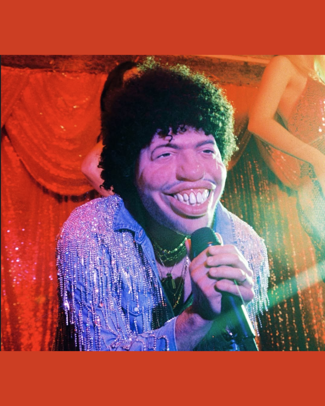 ¿Es Benny Blanco racista?