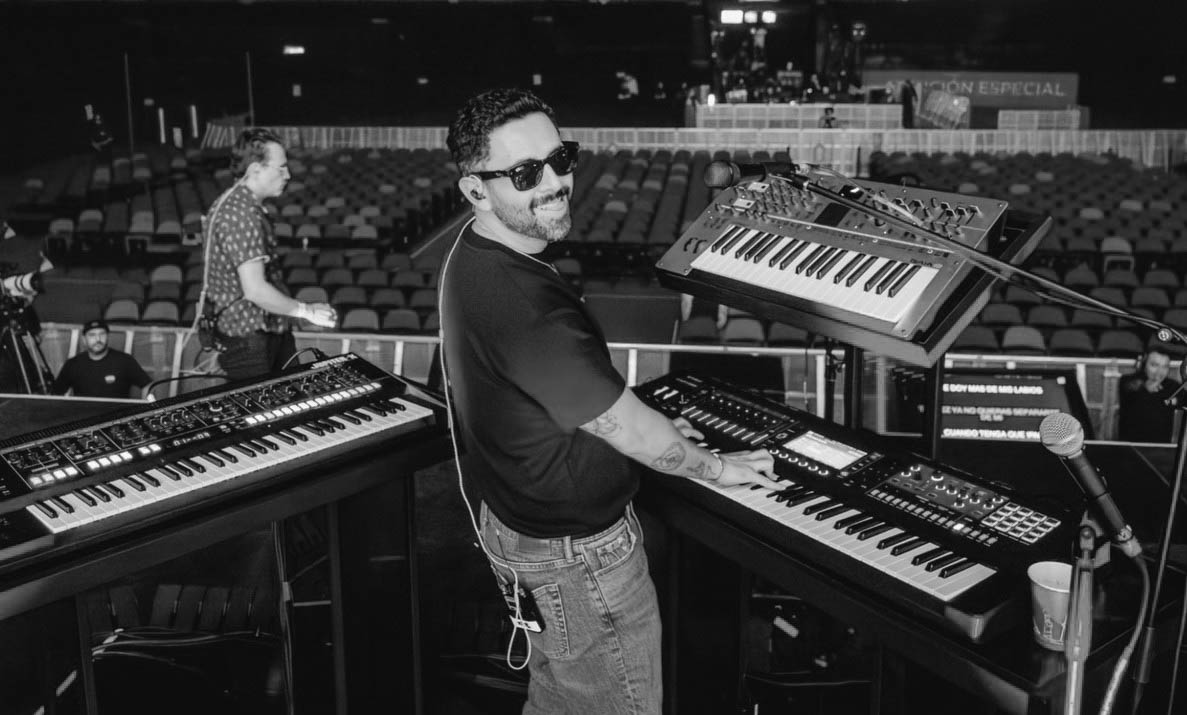 RECORDAMOS A “HONAS” MELÉNDEZ, EL MÚSICO QUE AYUDÓ A CONSTRUIR EL SONIDO DEL INDIE MEXICANO CON CAMILO SÉPTIMO